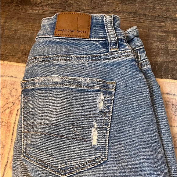 American Eagle Outfitters Light Blue Distressed Jeans - Picture 2 of 6
